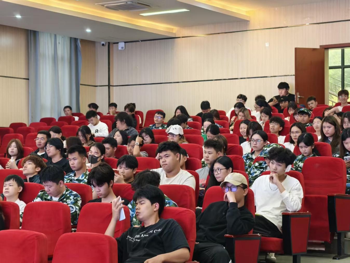 “点燃”学子规划热情！云岩区职业指导服务进校园系列活动走进贵州工商职业学院