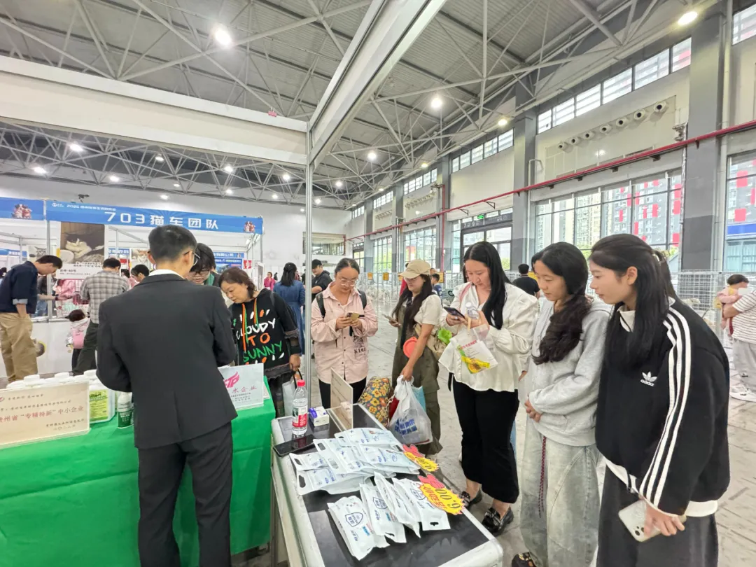 聚焦全场景需求！2025贵州宠爱生活展闭幕，百草轩宠物祛味产品成热门之选