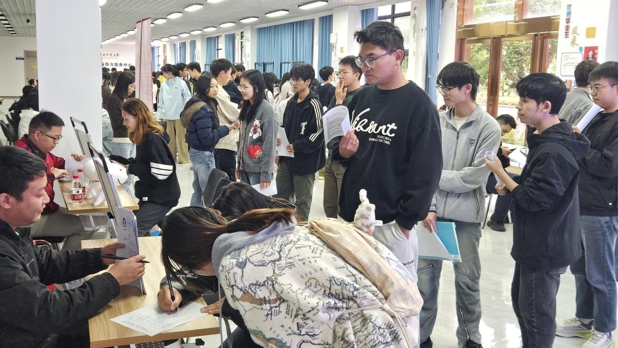 送岗位、送服务、送政策与温暖！贵安新区这场高校招聘会诚意满满