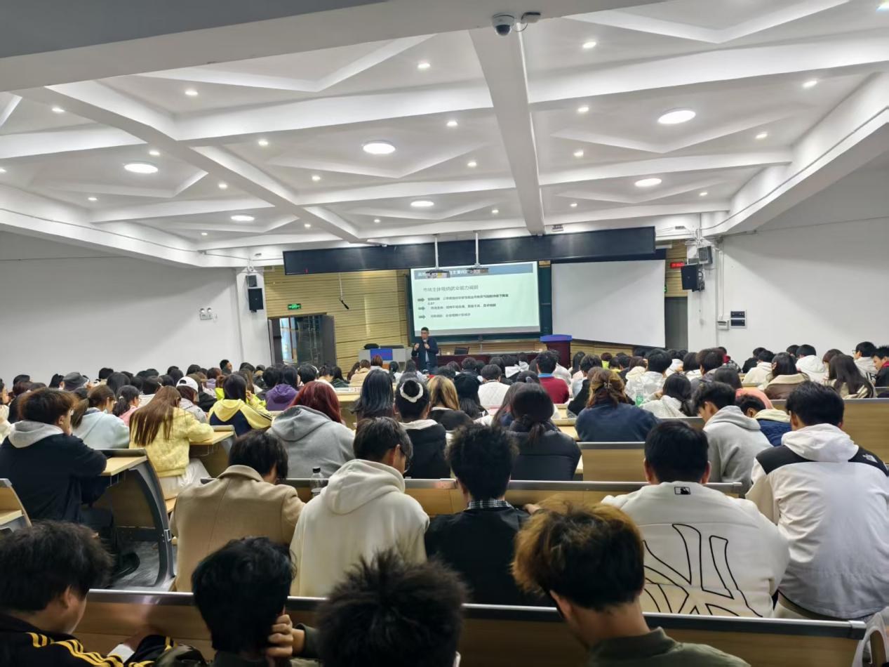 简历“变形记”:云岩区职业指导服务走进贵州师范学院,助力学子敲开职场大门 简历“变形记”:云岩区职业指导服务走进贵州师范学院,助力学子敲开职场大门