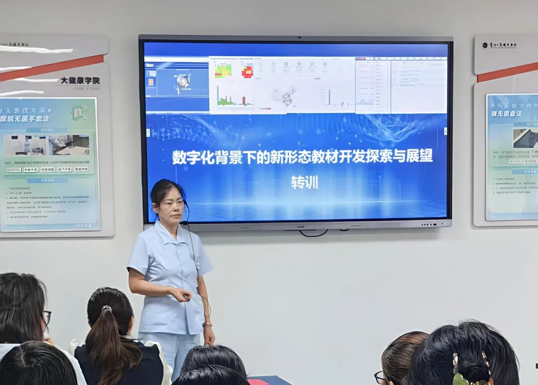 聚焦贵工商 | 当新生在军训时,他们的老师在做什么? 聚焦贵工商 | 当新生在军训时,他们的老师在做什么?