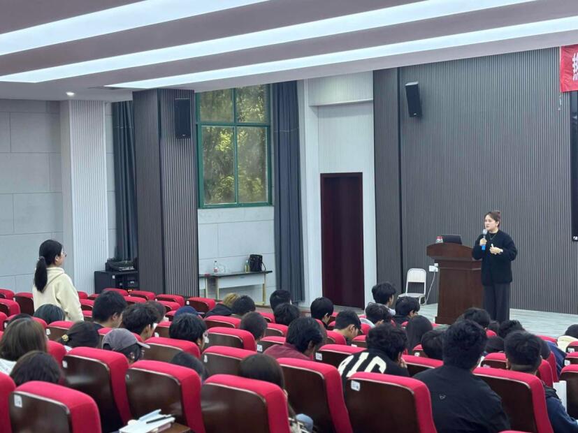 助力学子规划职业路！贵安新区职业指导服务进校园活动走进贵阳人文科技学院