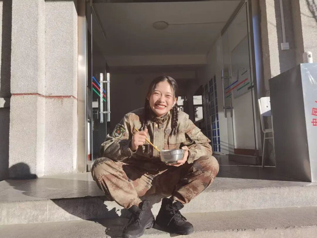从雪域高原到大学校园,她上演《麻辣女兵》现实版! 从雪域高原到大学校园,她上演《麻辣女兵》现实版!