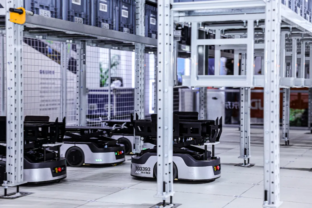 首次亮相!京东物流机器人军团再迎3位新成员! 首次亮相!京东物流机器人军团再迎3位新成员!