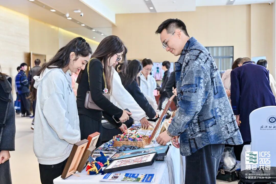 黔东南民族文化展演精彩亮相第三届时尚与可持续发展国际会议 黔东南民族文化展演精彩亮相第三届时尚与可持续发展国际会议