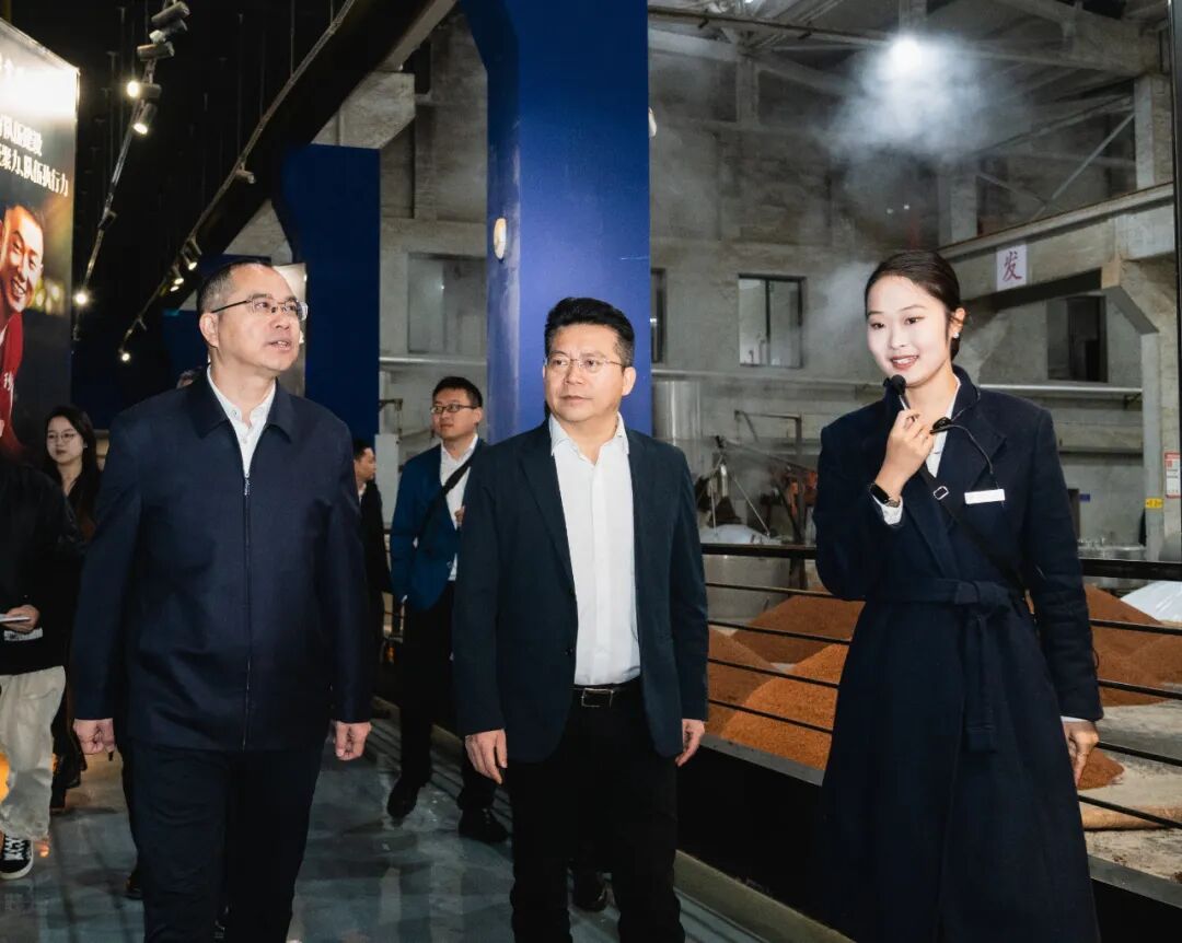 五粮液股份总经理华涛率队到贵州珍酒参观考察 五粮液股份总经理华涛率队到贵州珍酒参观考察
