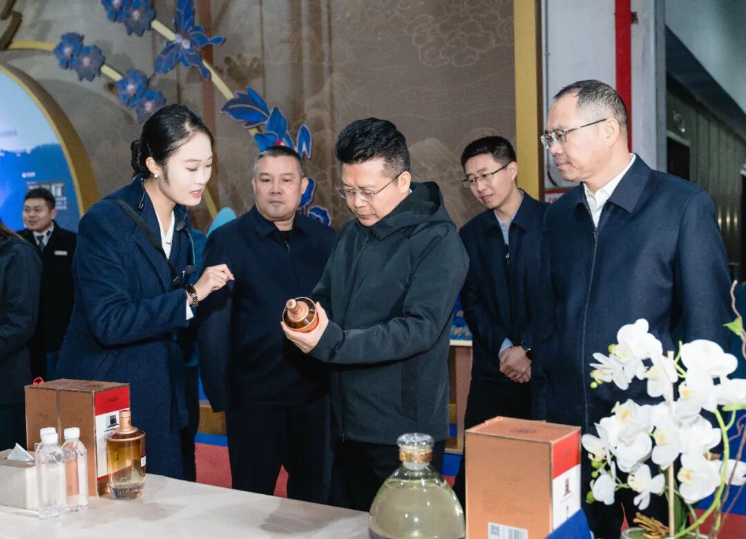 五粮液股份总经理华涛率队到贵州珍酒参观考察 五粮液股份总经理华涛率队到贵州珍酒参观考察