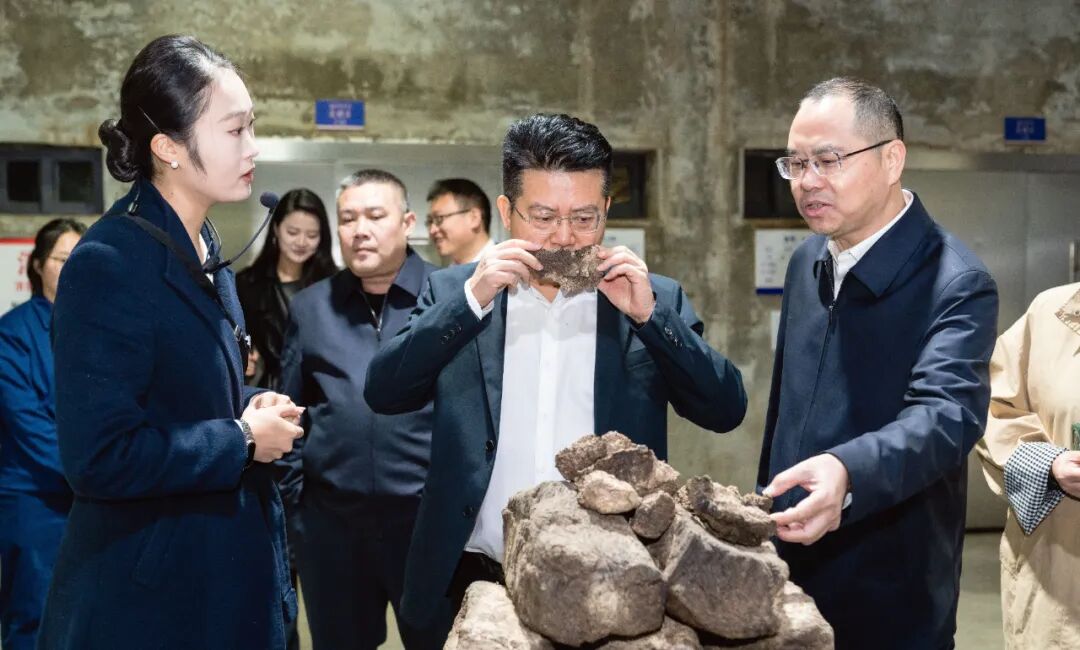 五粮液股份总经理华涛率队到贵州珍酒参观考察 五粮液股份总经理华涛率队到贵州珍酒参观考察