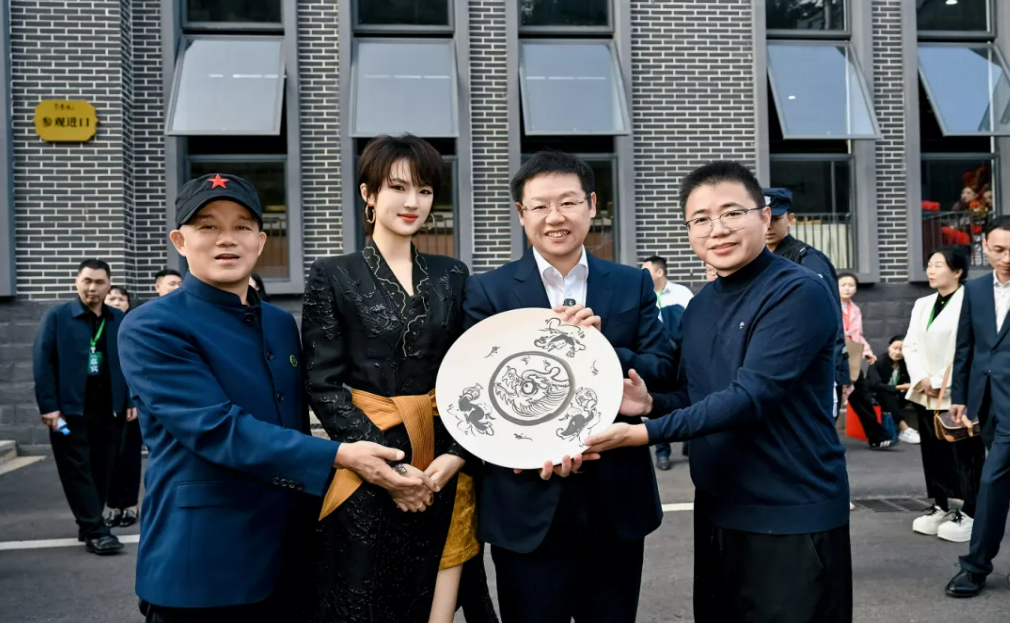 姚安娜探秘国宝李渡:解锁中国白酒申遗的三重密码 姚安娜探秘国宝李渡:解锁中国白酒申遗的三重密码