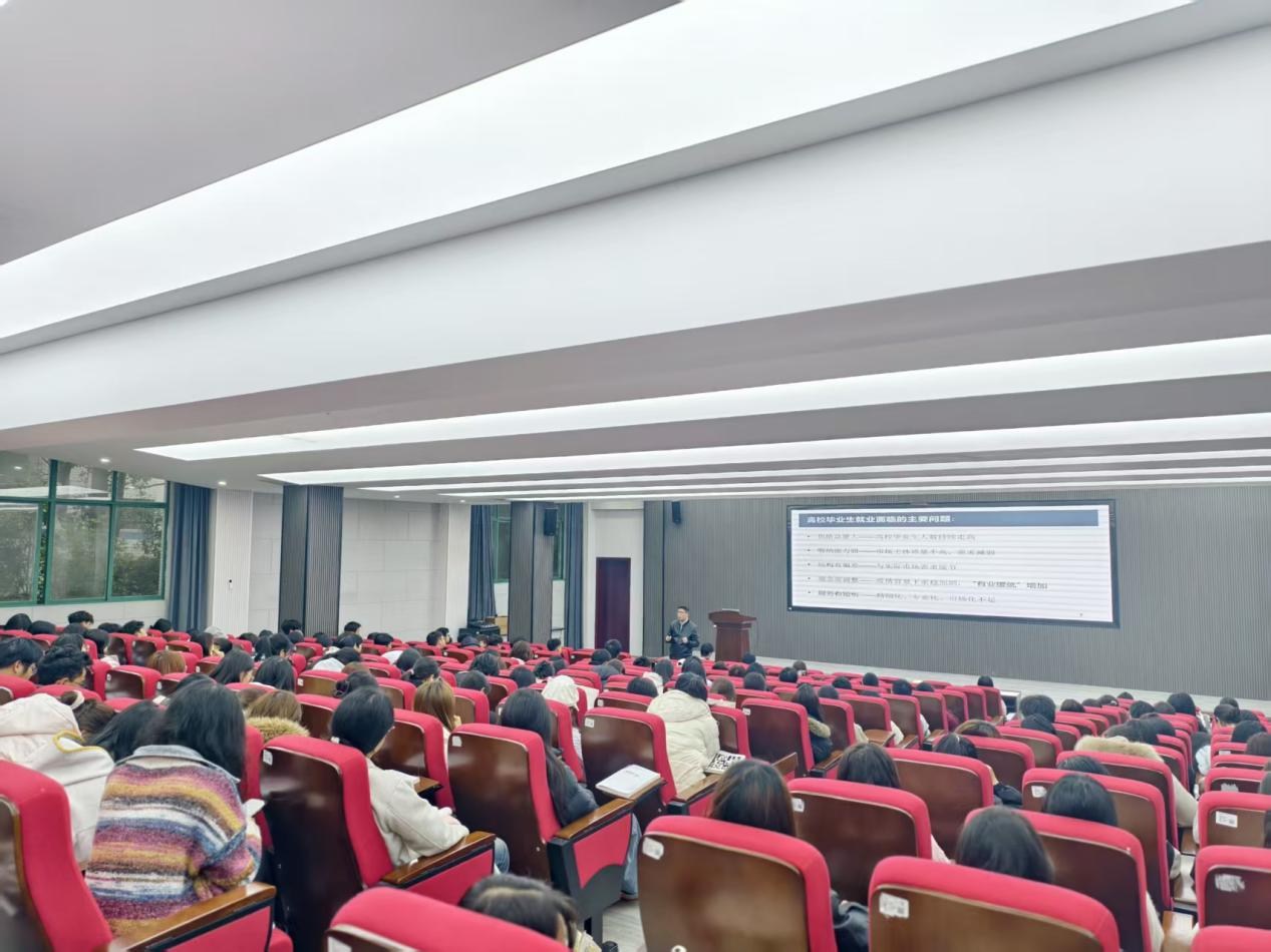 贵安新区职业指导服务进校园活动走进贵阳人文科技学院