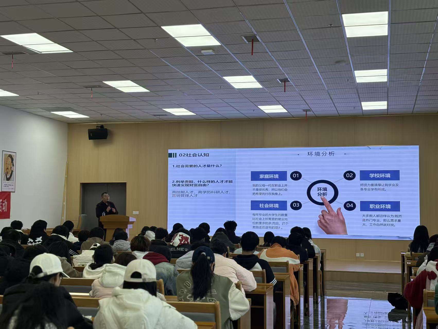 助力学子规划职业成长路!贵安新区职业指导服务进校园活动在贵州轻工职业大学举办 助力学子规划职业成长路!贵安新区职业指导服务进校园活动在贵州轻工职业大学举办