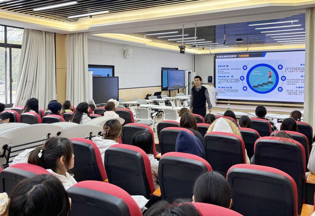 点亮生涯,筑梦文旅——“就在云岩”职业指导进校园助力学子探索职业新路径 点亮生涯,筑梦文旅——“就在云岩”职业指导进校园助力学子探索职业新路径