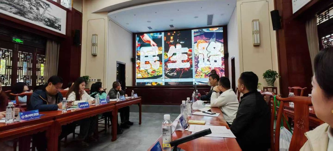 行走文脉心旅 寻美云岩咖香——多彩同心圆网络名人沙龙暨寻美云岩活动举行