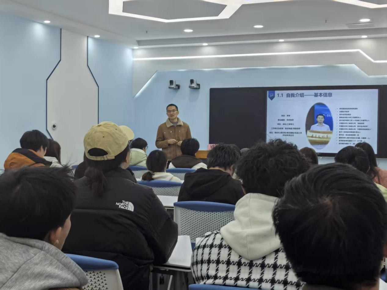 贵阳经开区2025年“活力经开”人才系列活动经开工匠进校园活动在贵州航空职业技术学院开讲啦