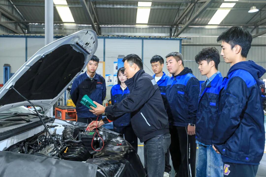 【学真技术 稳拿offer】精准对接吉利产业链，带你“敲开”世界500强大门