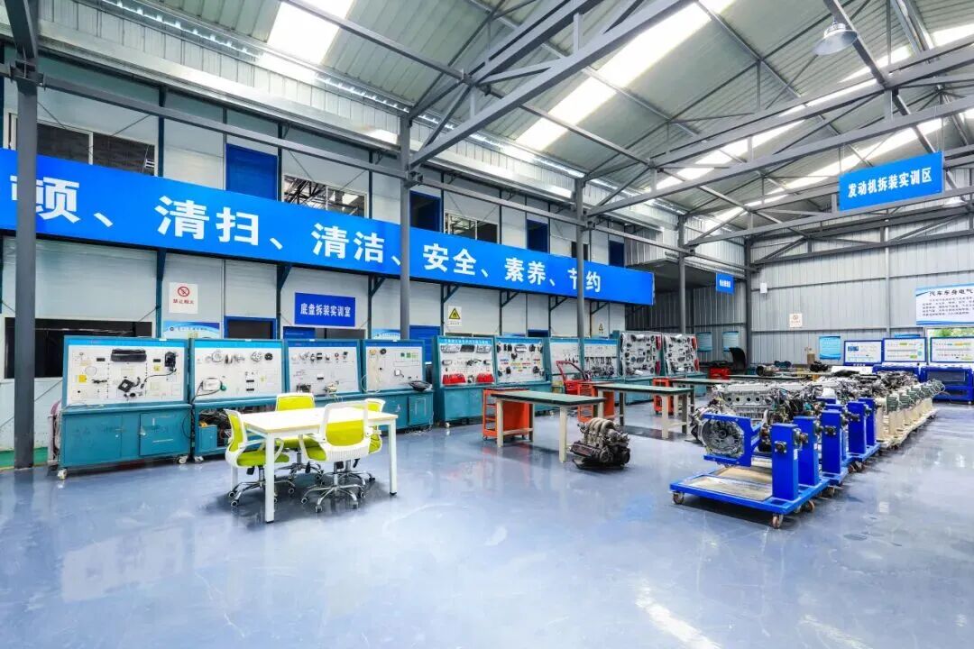 【学真技术 稳拿offer】精准对接吉利产业链，带你“敲开”世界500强大门