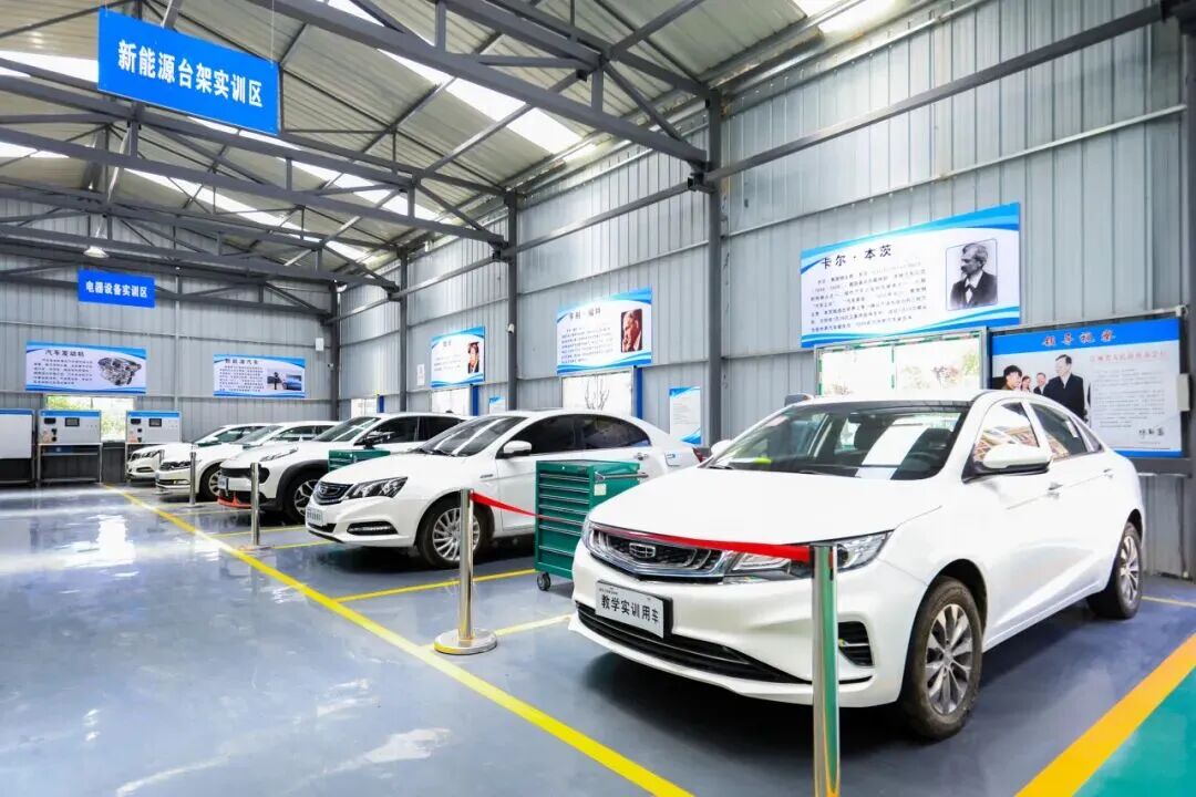 【学真技术 稳拿offer】精准对接吉利产业链，带你“敲开”世界500强大门