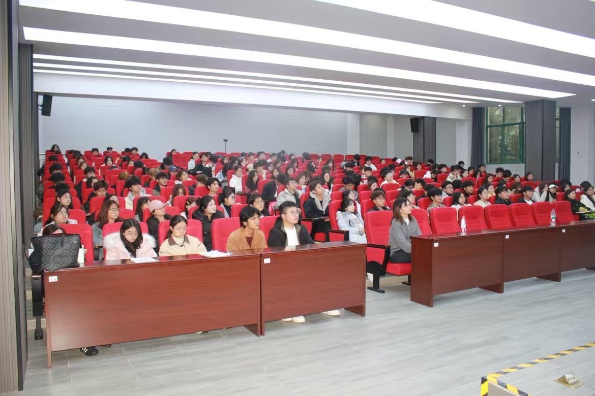 规划青春向未来 职业启航正当时——贵安新区职业指导活动走进贵阳人文科技学院