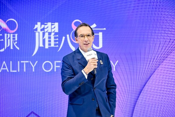 第八届进博会：欧莱雅"美无限，耀八方"点亮未来，荣获"八年全勤生"奖牌