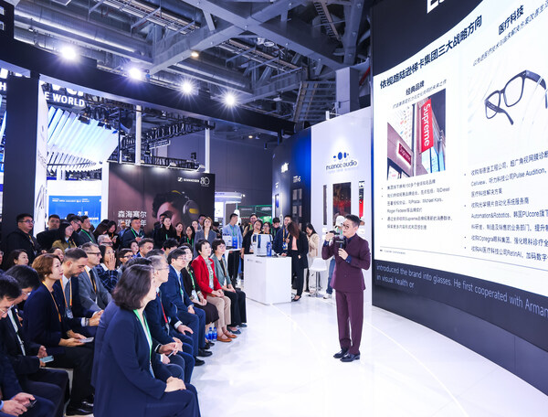 依视路陆逊梯卡八赴进博之约 三十而「励」再出发