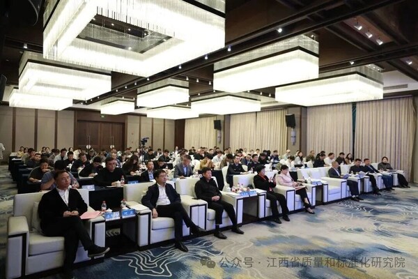 "标准引领 绿动未来"--标准助力江西石化化工产业绿色低碳转型研讨会在九江举行 "标准引领 绿动未来"--标准助力江西石化化工产业绿色低碳转型研讨会在九江举行