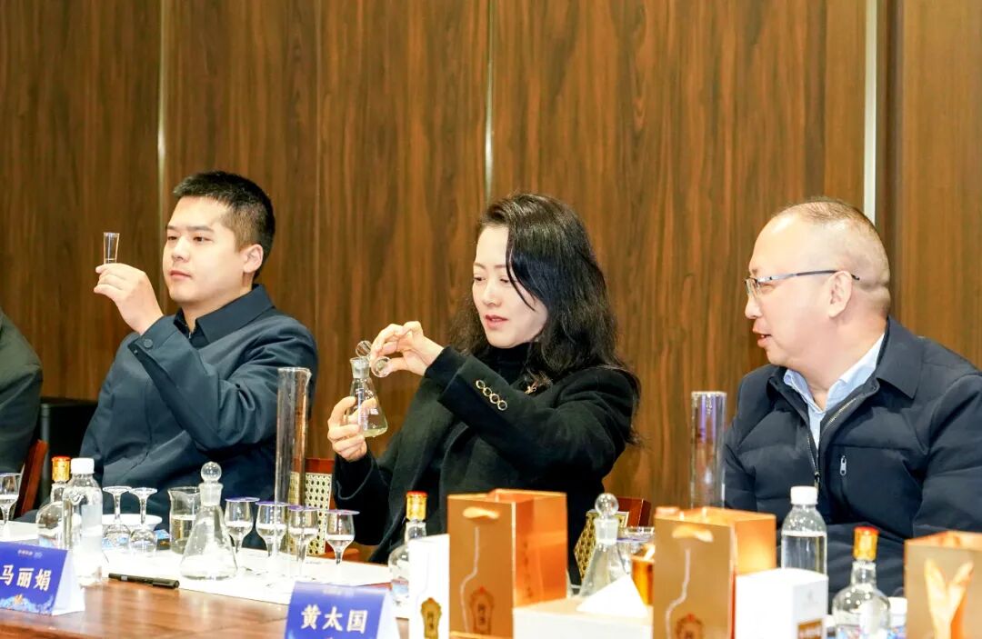 五粮液集团党委委员马丽娟一行到贵州珍酒参观考察