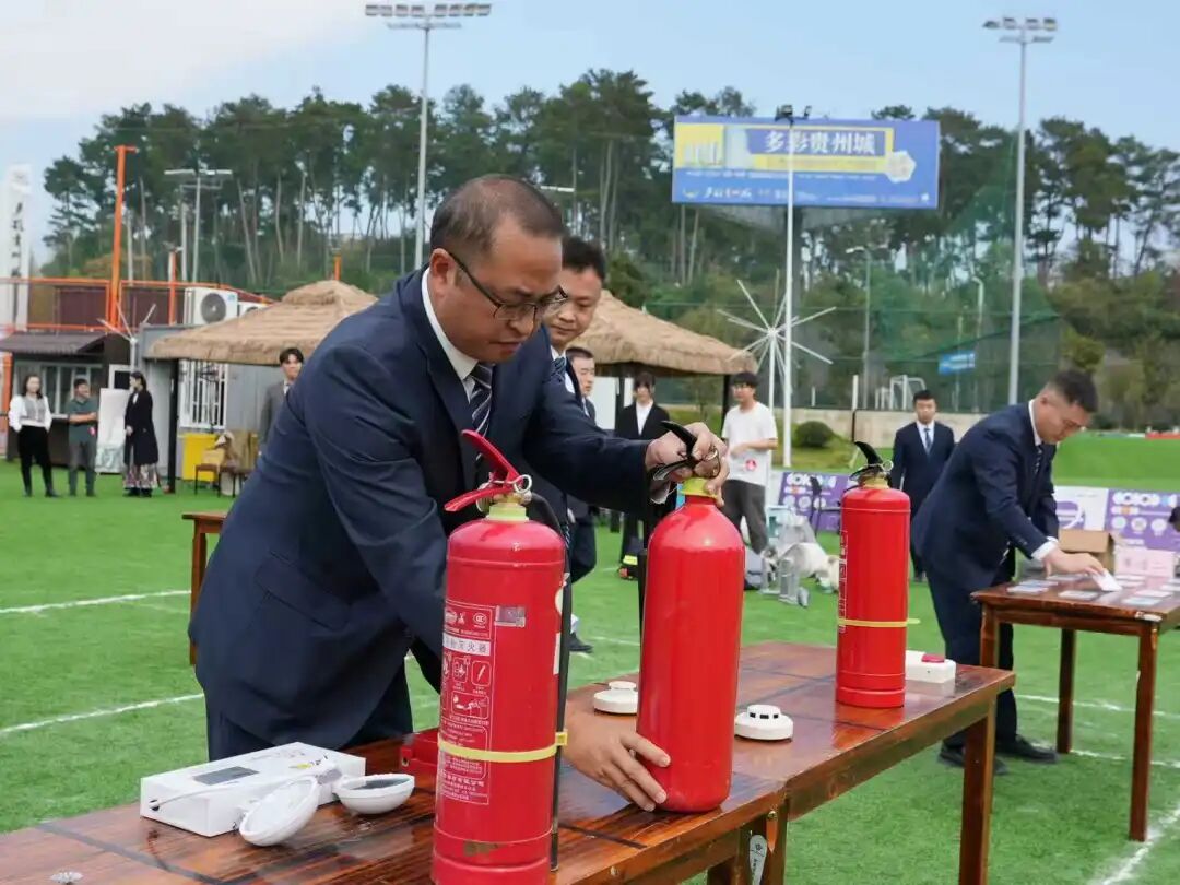 青春砺锋芒，消防练硬功！贵旅集团2025年青年消防技能竞赛在多彩贵州城成功举办