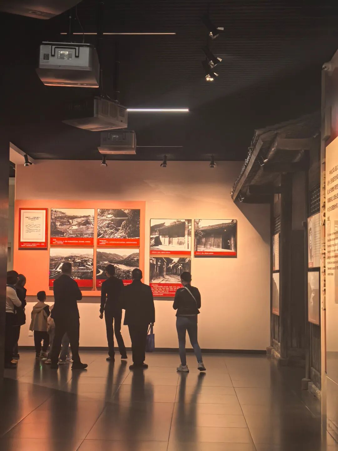 4000余名选手驰骋“红绿交织”赛道 | 2025年贵州红・山水越野挑战赛(习水站)开赛 4000余名选手驰骋“红绿交织”赛道 | 2025年贵州红・山水越野挑战赛(习水站)开赛