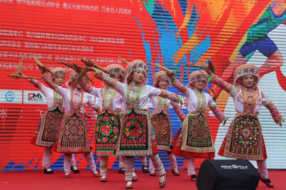 4000余名选手驰骋“红绿交织”赛道 | 2025年贵州红・山水越野挑战赛(习水站)开赛 4000余名选手驰骋“红绿交织”赛道 | 2025年贵州红・山水越野挑战赛(习水站)开赛