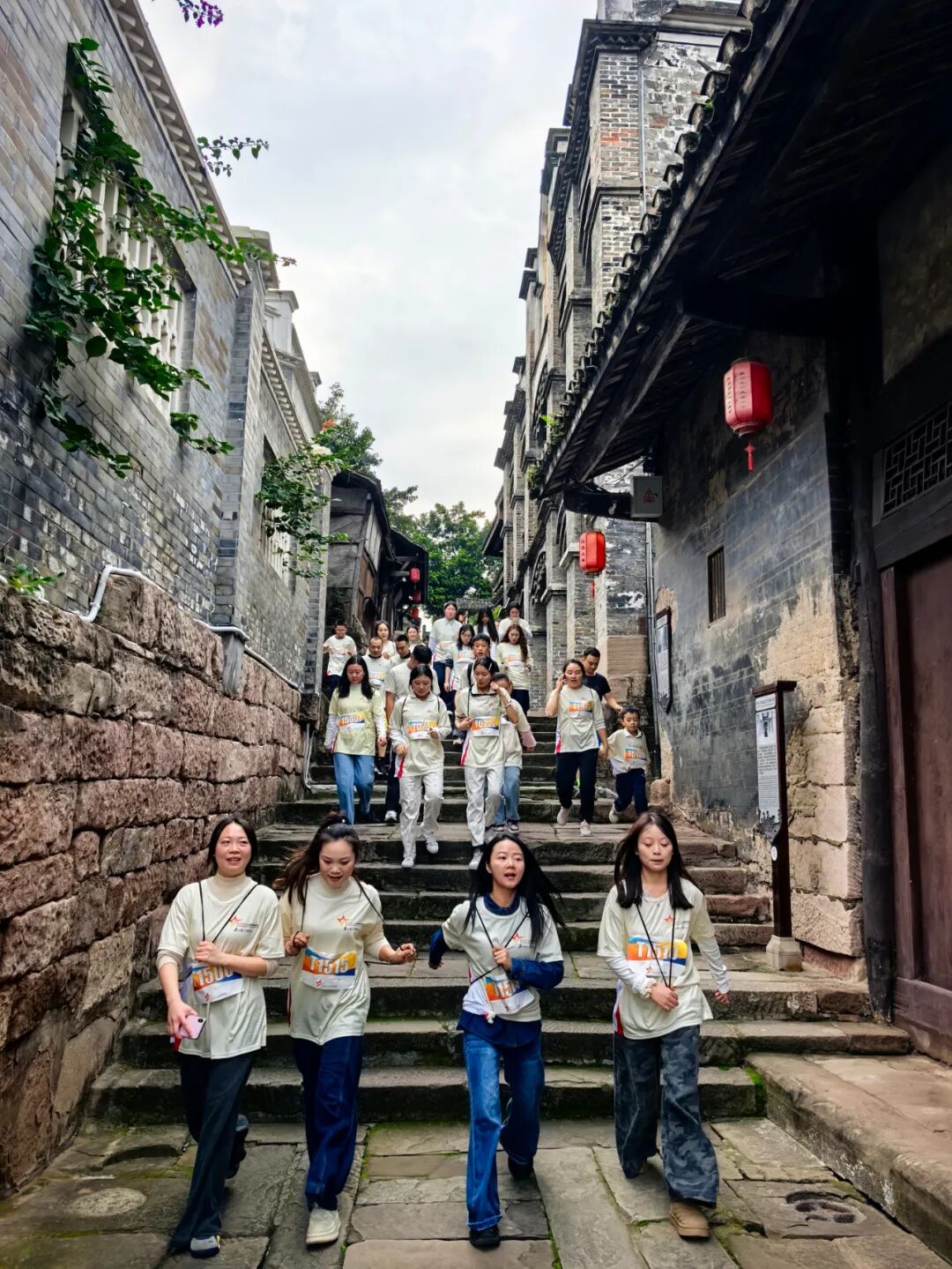 4000余名选手驰骋“红绿交织”赛道 | 2025年贵州红・山水越野挑战赛(习水站)开赛 4000余名选手驰骋“红绿交织”赛道 | 2025年贵州红・山水越野挑战赛(习水站)开赛