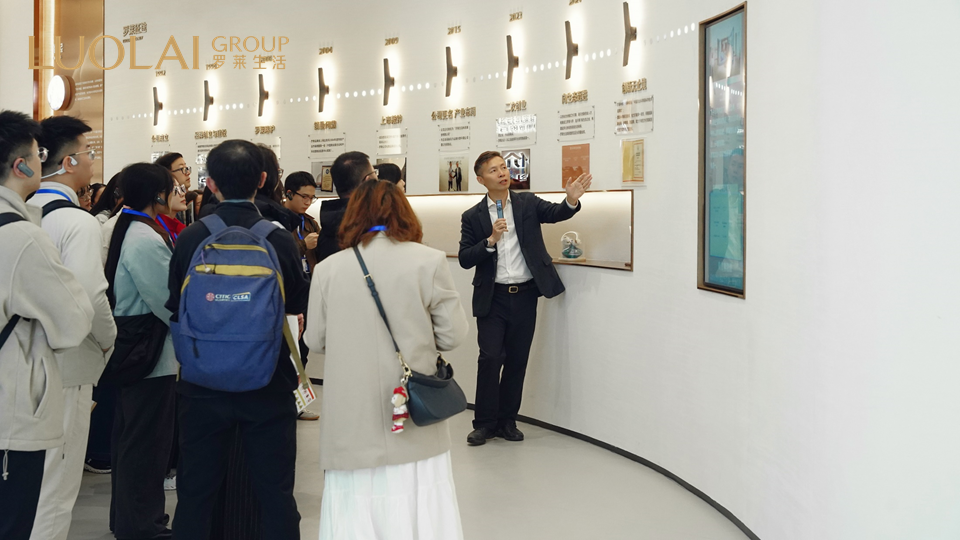 各机构及股东代表走进罗莱智慧产业园,实地见证智造硬实力 各机构及股东代表走进罗莱智慧产业园,实地见证智造硬实力