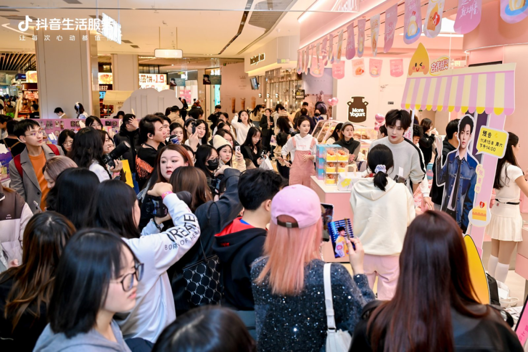 上抖音,和火花搭子一起吃蛋糕!好利来推小火人IP联名蛋糕,7天卖出600多万元 上抖音,和火花搭子一起吃蛋糕!好利来推小火人IP联名蛋糕,7天卖出600多万元