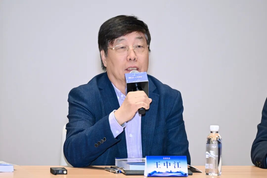 近60位顶尖学者齐聚珍酒论道!第八届“酒与哲学”学术论坛举行 近60位顶尖学者齐聚珍酒论道!第八届“酒与哲学”学术论坛举行