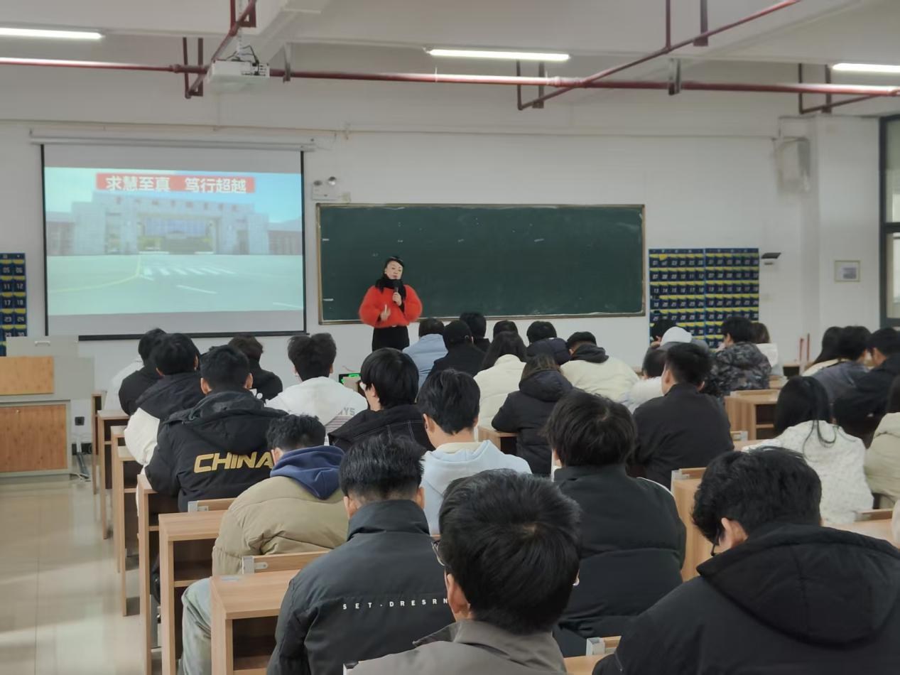 “简”历不凡,“职”等你来——2025贵安新区职业指导服务进校园解锁求职新技能 “简”历不凡,“职”等你来——2025贵安新区职业指导服务进校园解锁求职新技能