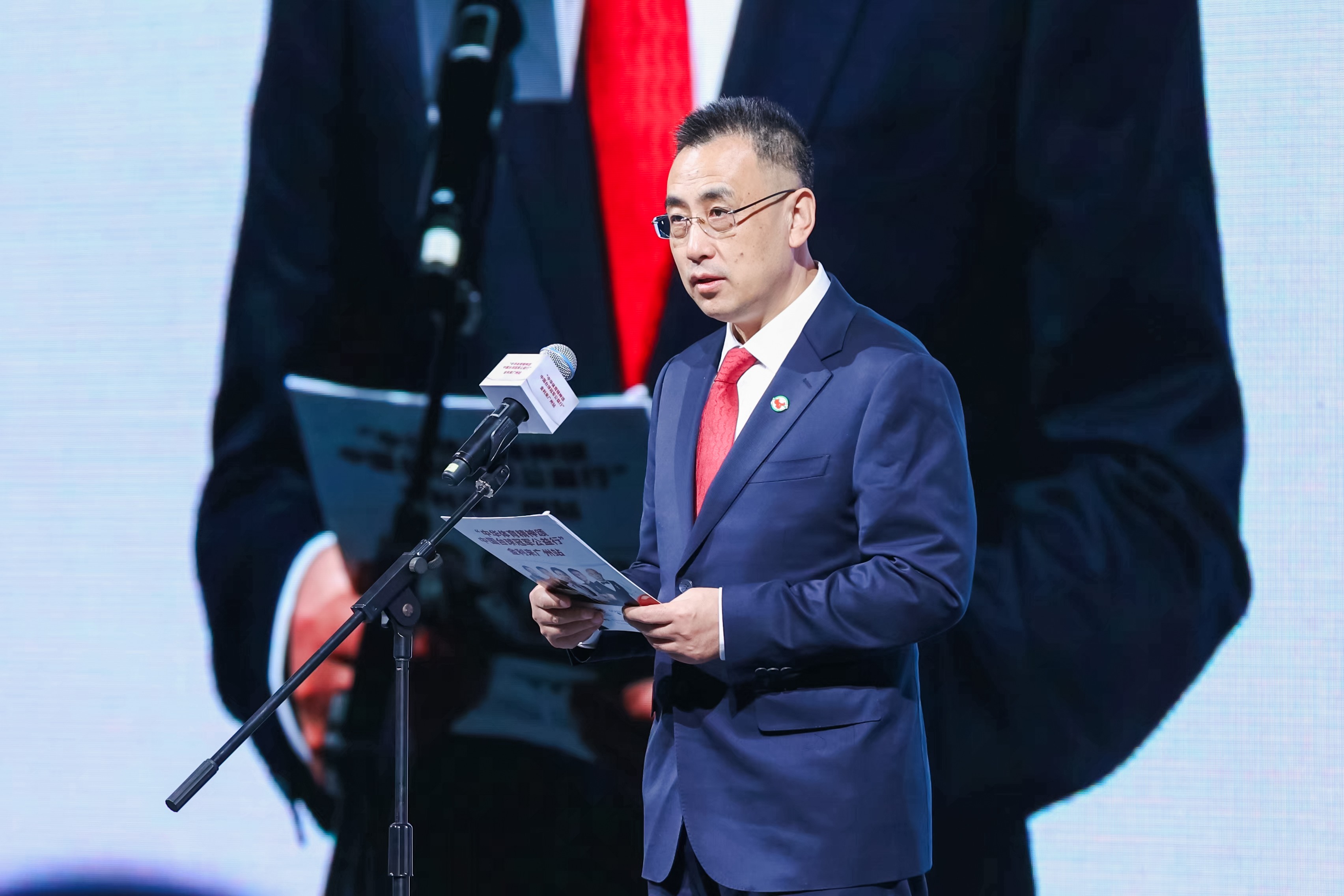 金利来携手中国台球协会，成功举办中国台球冠军公益行活动