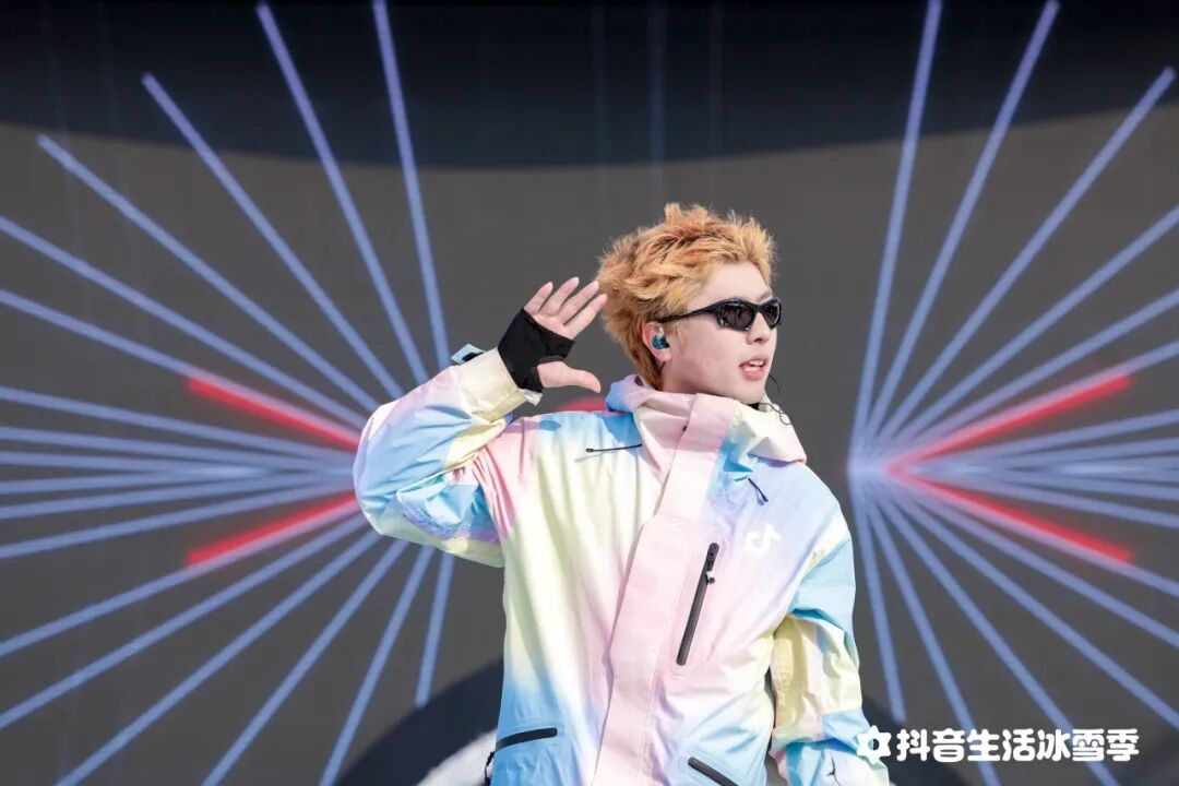 长白山冰雪派对超有料！陈伟霆现场宠粉甜度爆表