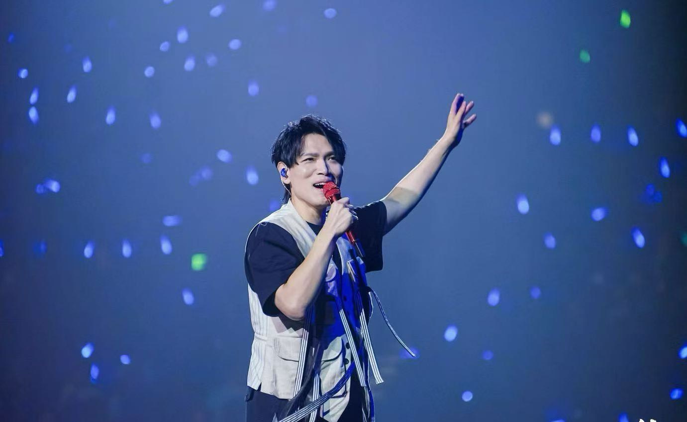 椰风伴歌声，万人赴三亚：一场文旅与消费的双向奔赴