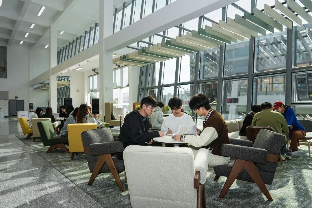 “多彩贵州·书香高原”2025全民阅读总结分享活动在贵州工商职业学院举行