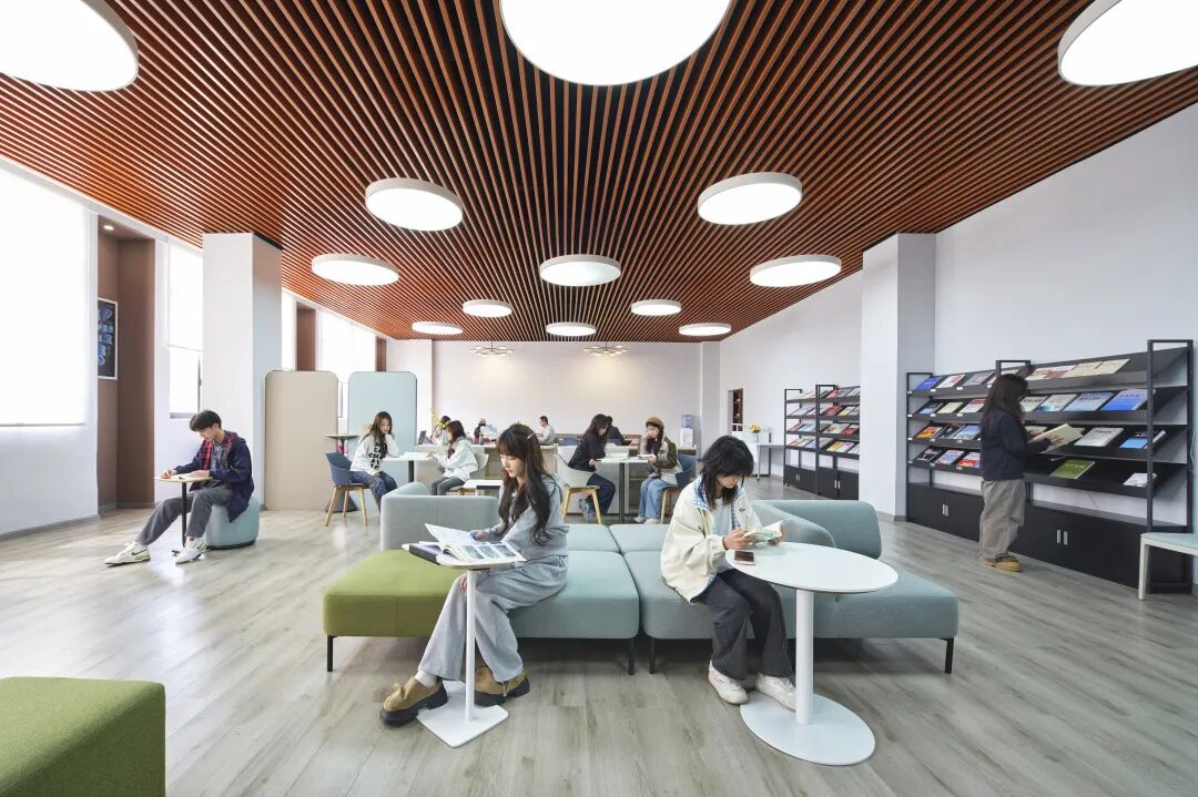 “多彩贵州·书香高原”2025全民阅读总结分享活动在贵州工商职业学院举行