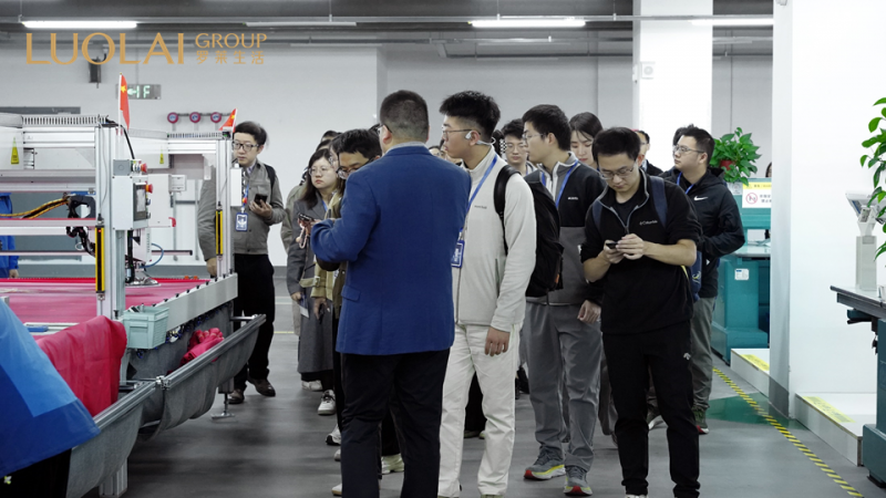 各机构及股东代表走进罗莱智慧产业园，实地见证智造硬实力