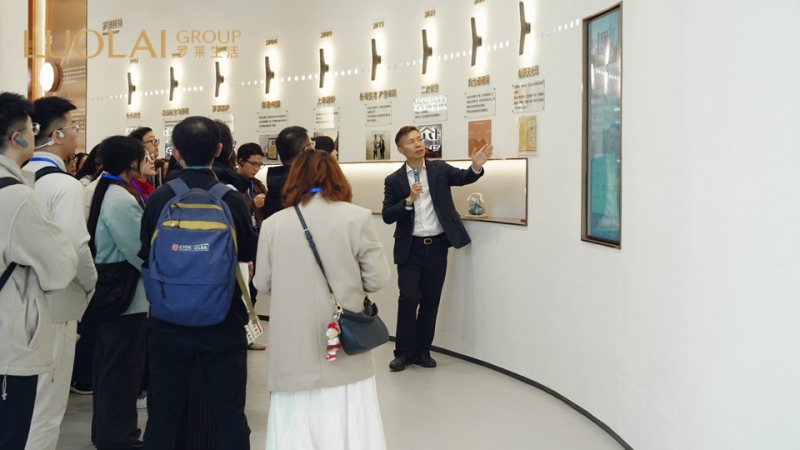 各机构及股东代表走进罗莱智慧产业园，实地见证智造硬实力