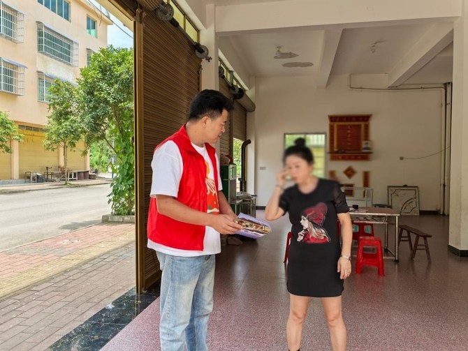 7.8保险公众日 我们在行动 红马甲映盛夏 平安守护进当阳 7.8保险公众日 我们在行动 红马甲映盛夏 平安守护进当阳