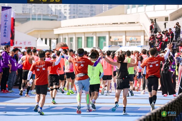 上海外服携手上海马拉松共启申爱新篇章 2025上马圆满落幕 热爱永不散场 上海外服携手上海马拉松共启申爱新篇章 2025上马圆满落幕 热爱永不散场