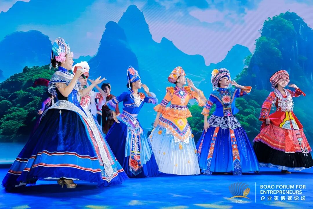 机遇与挑战：历史经典产业的应变逻辑 陈华在2025中国企业家博鳌论坛主论坛作分享