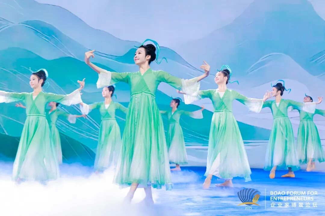 机遇与挑战：历史经典产业的应变逻辑 陈华在2025中国企业家博鳌论坛主论坛作分享