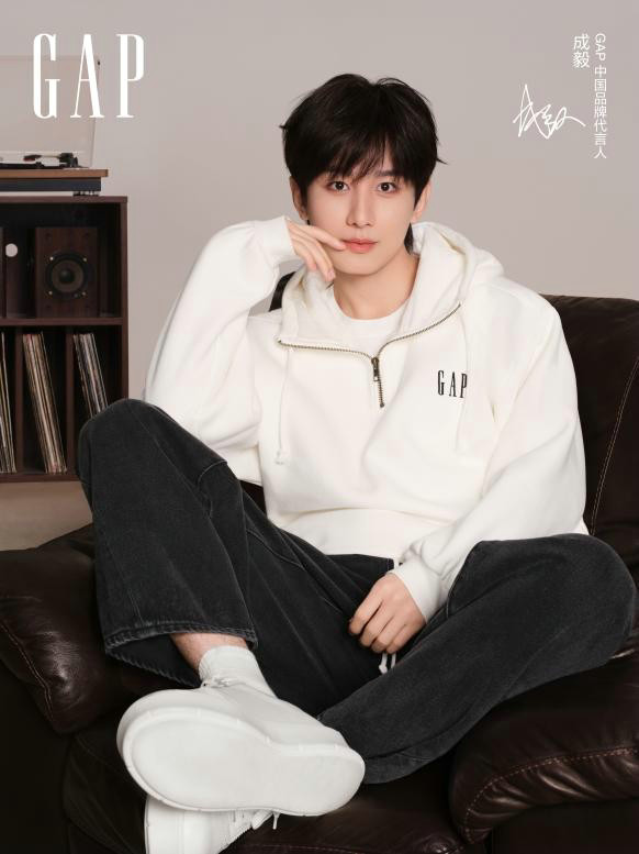 Gap 携手成毅共赴本色:看见空白,便有舞台 Gap 携手成毅共赴本色:看见空白,便有舞台