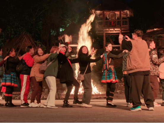 串珠成链绘盛景，黔粤携手启新程！黔南“小天马”文旅线路引大湾区旅行商热捧