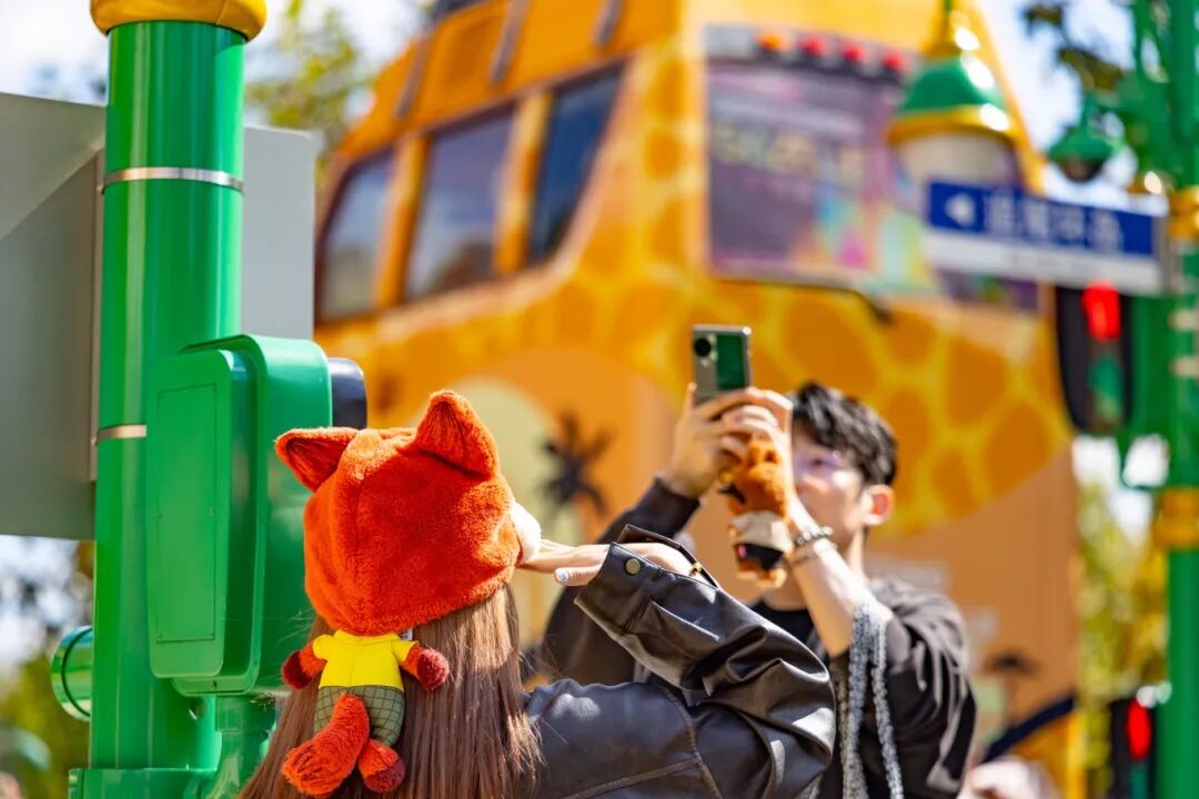 “疯狂动物城”开幕两周年持续焕新，双倍精彩再掀沉浸式体验热潮