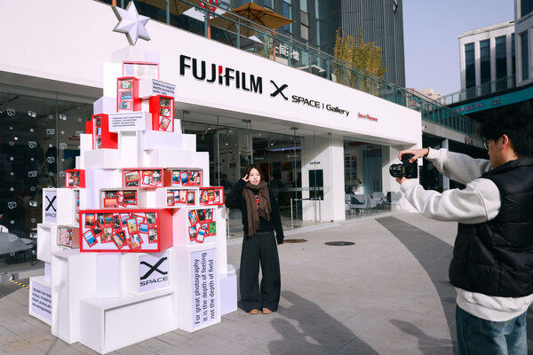 用一张照片告别2025：富士胶片X-SPACE三城点亮"影像之树"
