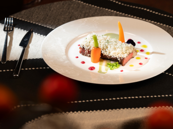 风味口感技术突破与道地食材融合创新，以贵旅精神造贵州牛排